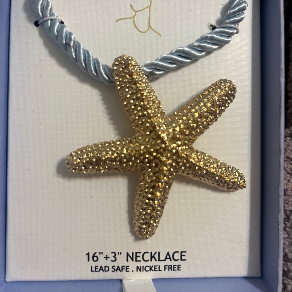 NWT starfish necklace